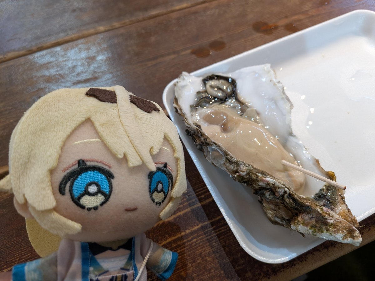 takis_playroom's tweet photo. こんーたきー！
お天気悪い日続くねぇ。
体調気を付けて、
今日も一日ゆるゆるとまいりましょ〜！
こちら函館で食べた牡蠣！
濃ゆい、でかい、美味い！！
いろは殿も牡蠣気になりますか…？？w https://t.co/WbJjEdwxzr