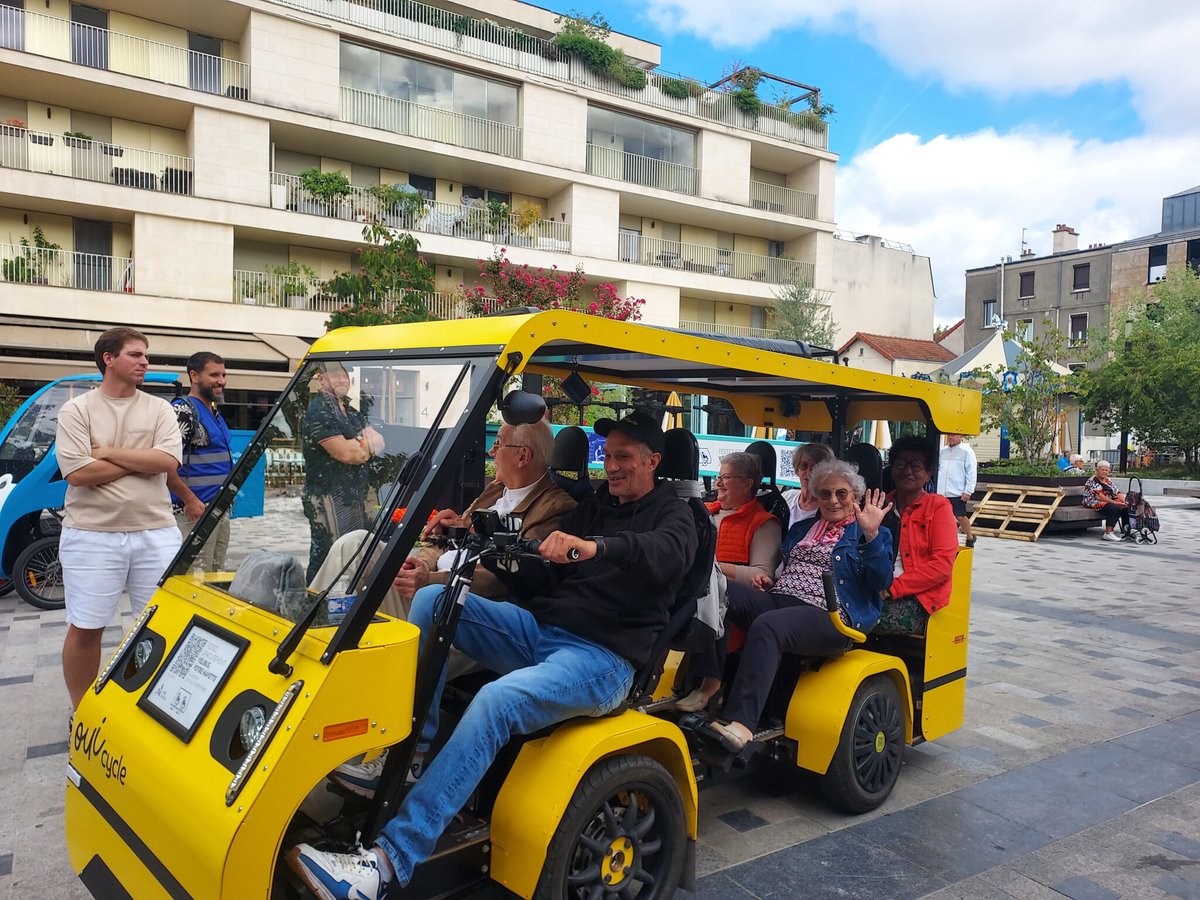 leparisien_92's tweet photo. « C’est super, ça nous fait faire de la gym ! » : les premiers vélos-bus séduisent à Antony
➡️ https://t.co/IaI0xHryEE https://t.co/tLiOGsDs9o