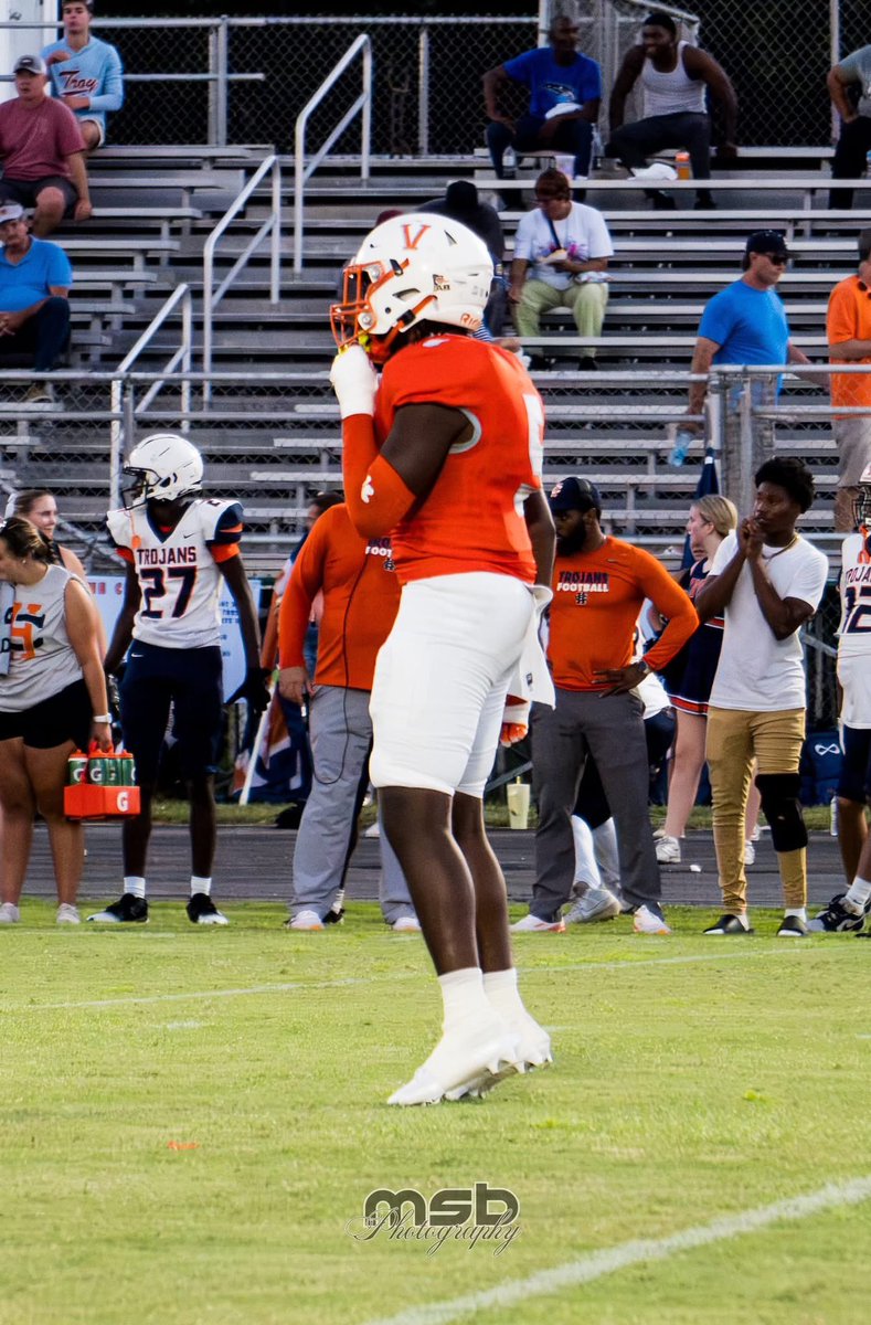 VALLEYALRE16's tweet photo. Nikelen Linson 6’0 215 (3.5 GPA) 
40⏱️4.56 OLB/SS Class of 27 Bench:275 Squat: 485 Film from Game 1 home game full highlight tape coming Valley 2-0 To Start the season🐏 https://t.co/xkVCCFswkd