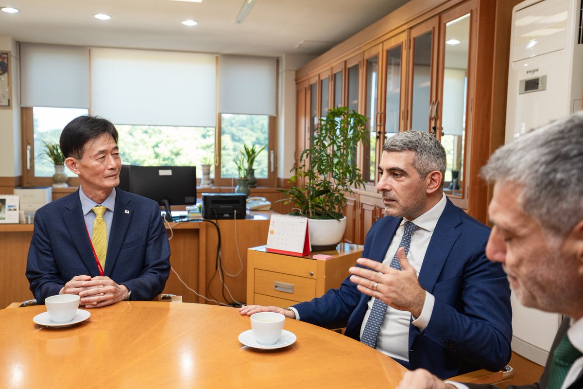 KoreanRC_eng's tweet photo. 지난 9월 7일, 패트릭 유세프(Patrick Youssef) 국제적십자위원회(ICRC) 신임 동아시아대표단장이 대한적십자사를 방문해 박종술 사무총장과 면담을 가졌습니다.

이번 면담에서는 주요 인도적 현안에 대해 의견을 나누고, 향후 대한적십자사와 ICRC 간 협력 강화 방안을 논의했습니다. 

#RedCrossRedCressent
#ICRC