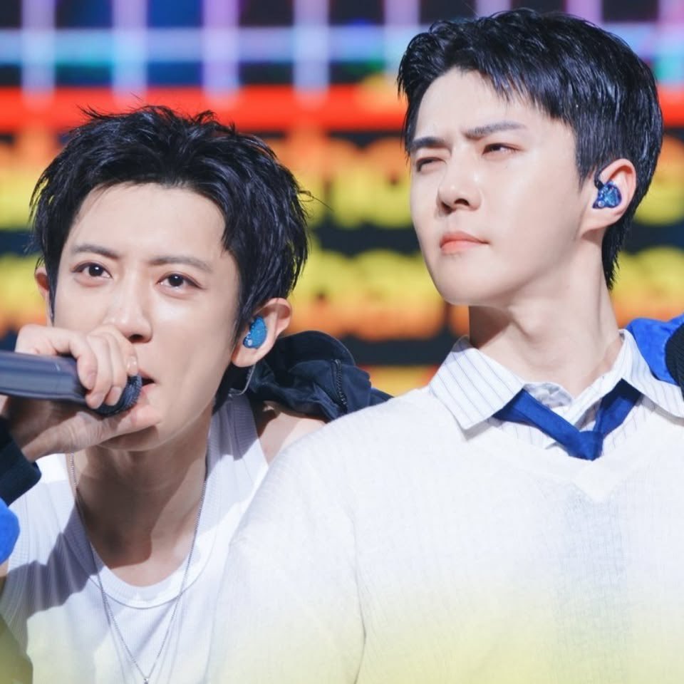 bubblecyhun's tweet photo. happy chanhun day guys, to the two i love most, chanyeol and sehun 🍒🐣my forever duo, my roman empire, my favorite couple fr, love these two so much it’s actually insane, pls never stop giving us chanhun crumbs 🫶🏻

#CHANHUN #Chanyeol #Sehun https://t.co/SjQClZjXtV