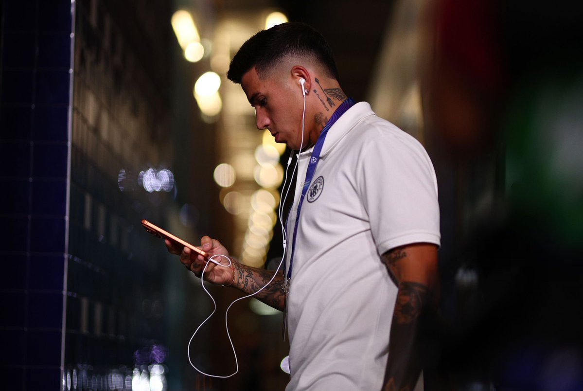 FabrizioRomano's tweet photo. 🩵 Enzo Fernandez: "I'm so happy that here they welcomed me immediately. They're not just brilliant players, but human beings”.

“The fans have been brilliant, too. A new step in my career, and I'm so excited to keep going!”. https://t.co/wPcNfx4S1q