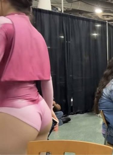 TheGifPlug's tweet photo. ok. blessing your feed with more sakura shymko 🎥 https://t.co/gccVx6GX0H