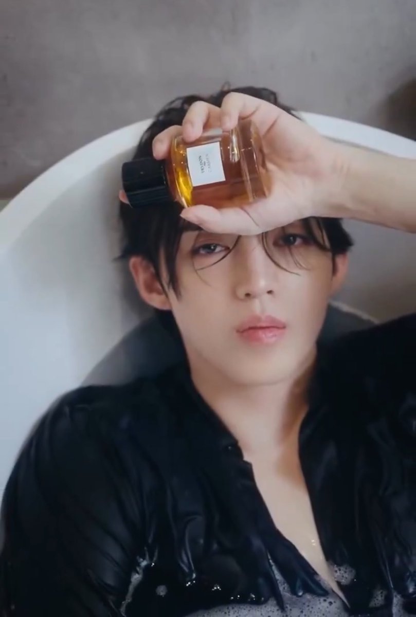 cheolidoscoups's tweet photo. HELLO MR. CHOI?! https://t.co/GT1WTiqLcU