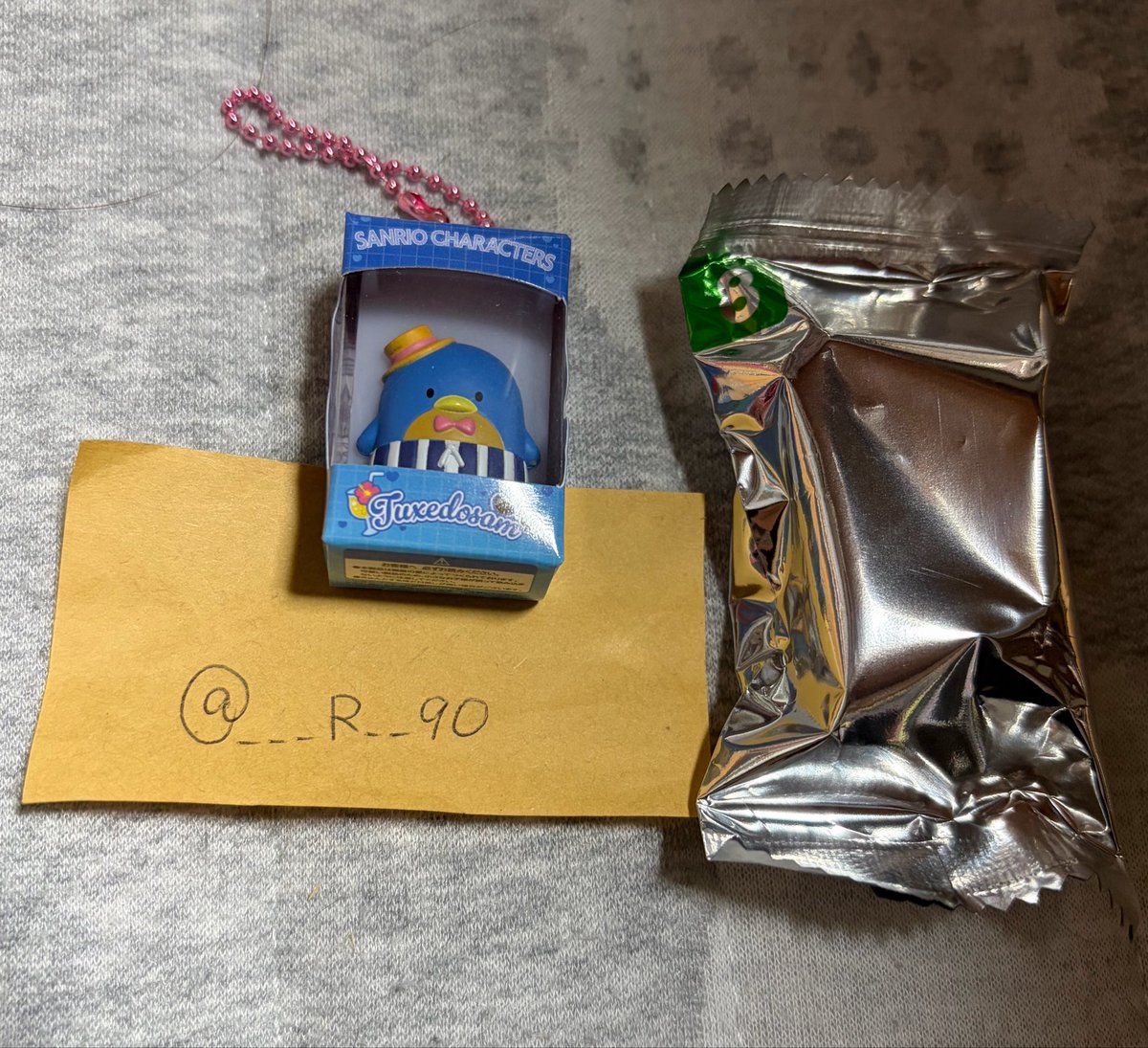 ___R__90's tweet photo. サンリオ チョコボックス

譲 → タキシードサム(2)
< 1つ未開封 >

求 →クロミ ポムポムプリン

交換可能な方
よろしくお願いします🙇‍♀️✨ https://t.co/AMgPKgWSJ2