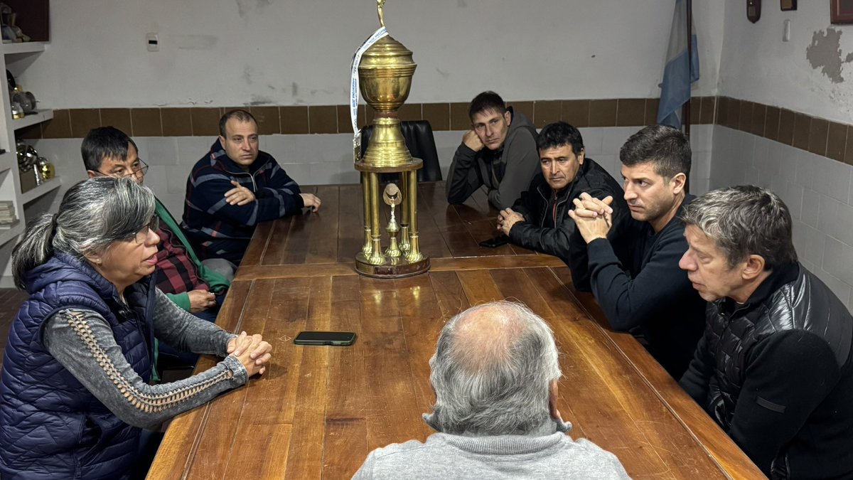 ricardobussi's tweet photo. 🚴‍♂️ Visitamos la Asociación Ciclista de Tucumán para escuchar a quienes, con enorme pasión, sostienen y hacen crecer este deporte. El ciclismo es salud, disciplina, compañerismo y una forma de unir a las familias. Por eso queremos colaborar con quienes promueven esta disciplina. https://t.co/Npn8le19LM