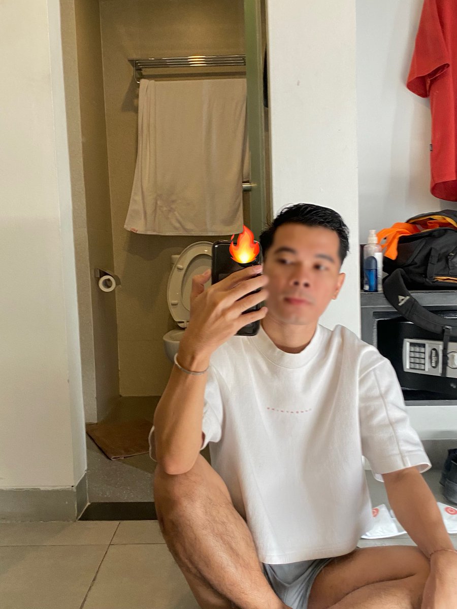 hypstarrr's tweet photo. horny🥵 https://t.co/DbrZJfPGlt