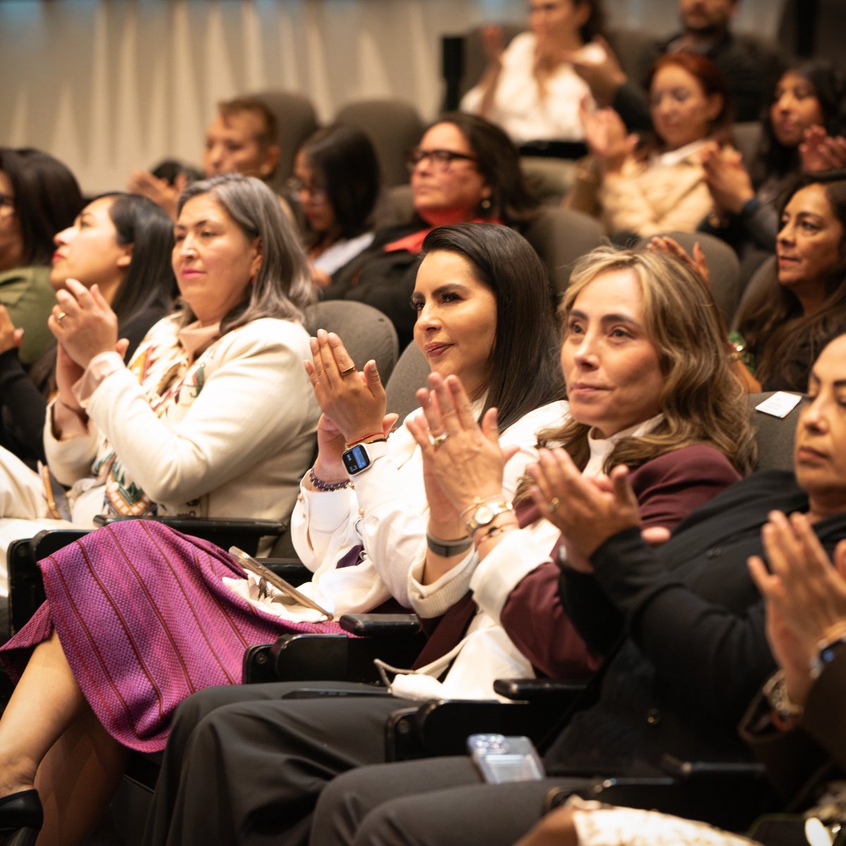 TeemOficial's tweet photo. La Magistrada Presidenta del #TEEM, Dra. @ArlenSiuMx, asistió a la presentación del “Estudio sobre el diseño y la implementación  de acciones afirmativas en el Proceso Electoral Local 2024 en el Estado de México: evaluación y prospectiva hacia 2027”, realizado en el @IEEM_MX. https://t.co/vJsCWRS7X7