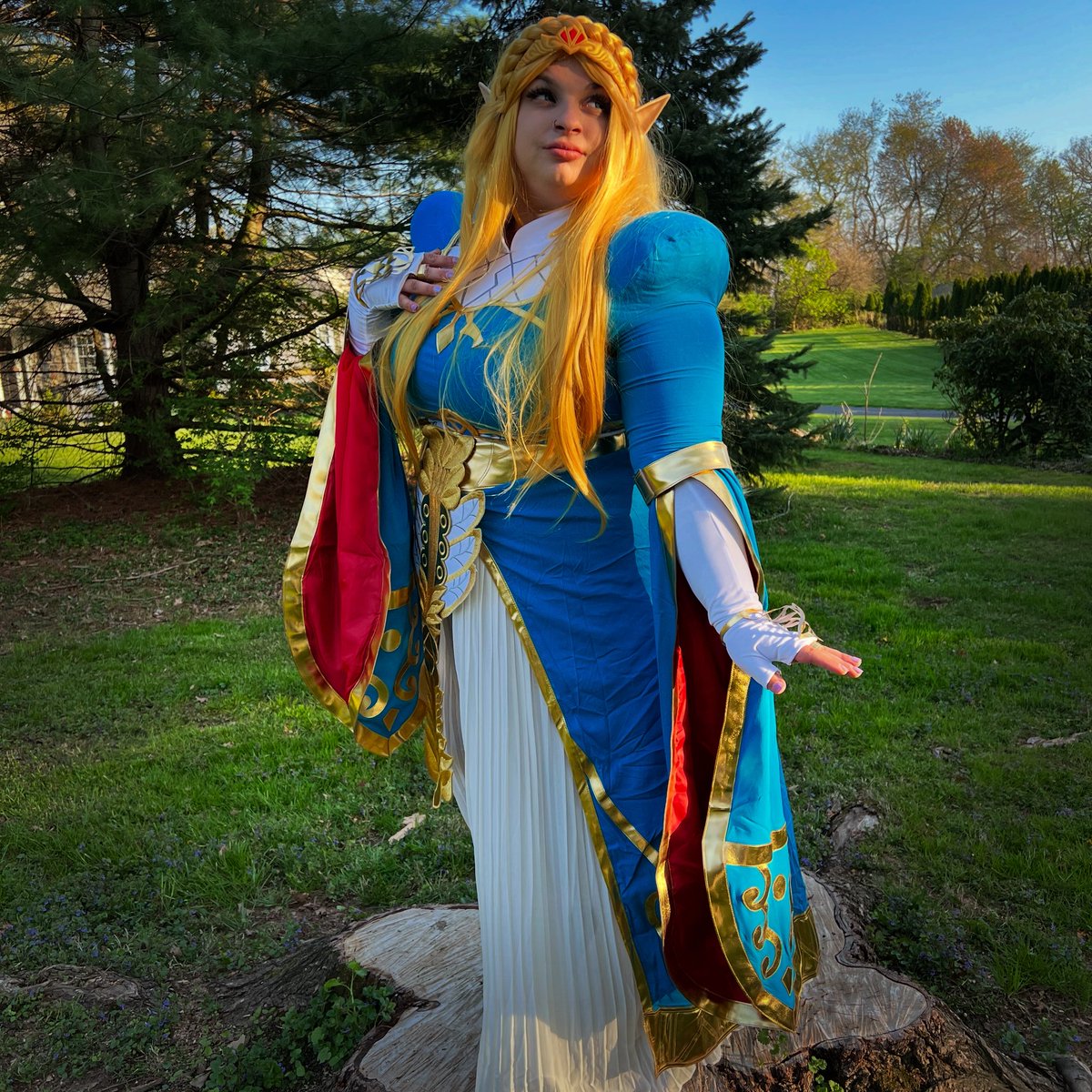 arcadejade_'s tweet photo. Ok but like are you more excited for the #legendofzeldamovie or #ocarinaoftime ? 
The Zelda direct today did not disappoint. What are your predictions for the “regular” Nintendo direct tomorrow ? #legendofzelda #loz #cosplay https://t.co/LA98rHiL01