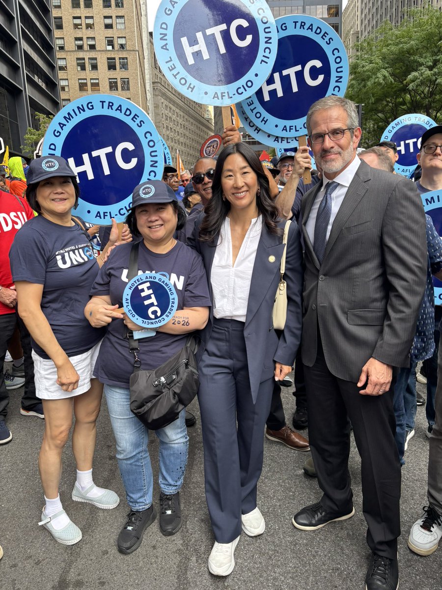 AMGraceLee's tweet photo. New York is a union town! Great to rally alongside our brothers and sisters in labor at this year's Labor Day Rally. Every worker deserves a fair wage, a safe workplace, and a seat at the table - and I'll keep fighting for that in Albany. NYC is and always will be #UnionStrong! https://t.co/c094ictqZx