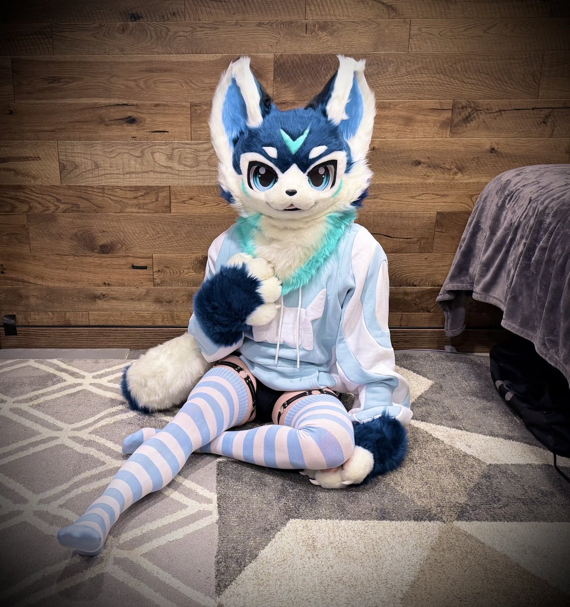 RaphyVRC's tweet photo. Who wants Huggies :3 https://t.co/1n5wUyLC1c