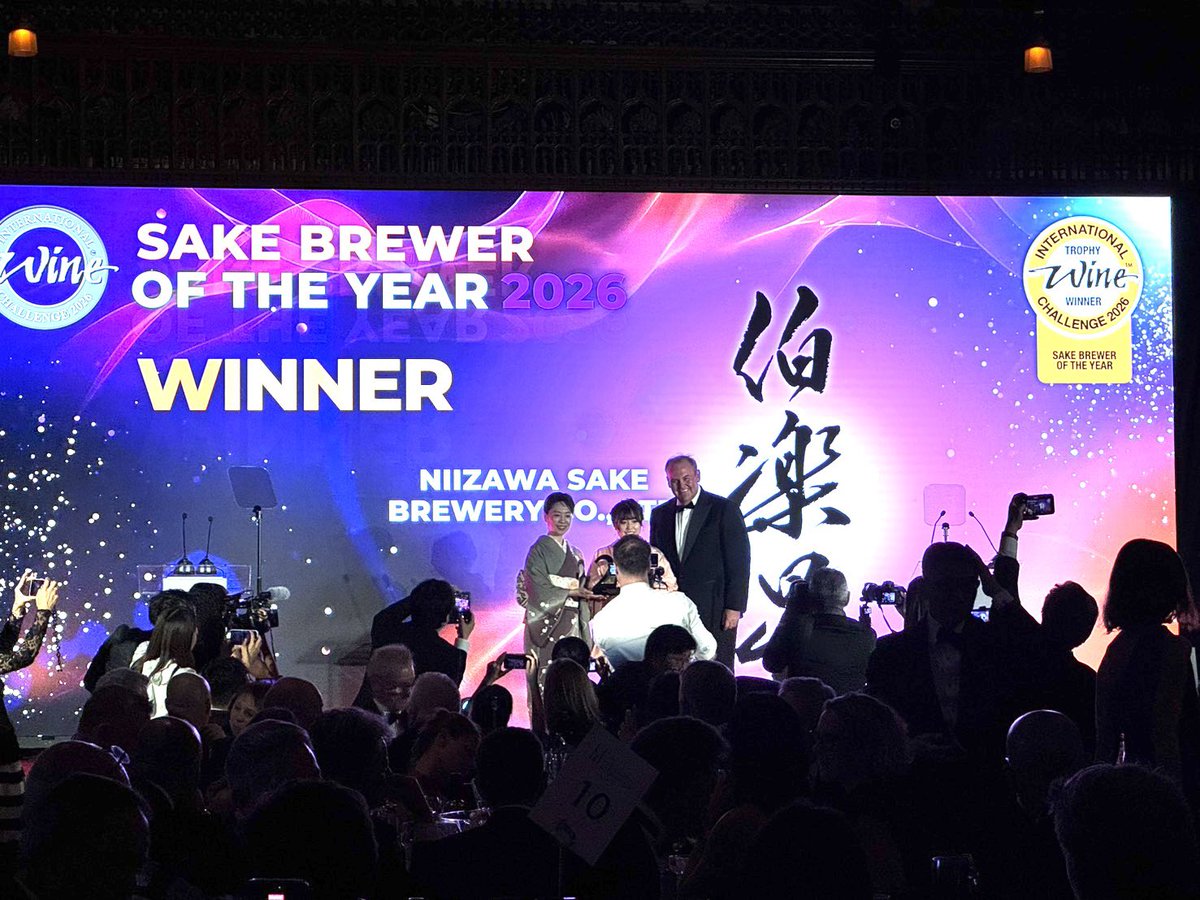 niizawabrewery's tweet photo. 【速報】世界最大ロンドン🇬🇧
IWC（インターナショナル・ワイン・チャレンジ）2026
最優秀酒蔵賞Sake Brewer of the Year
5連覇🏆🏆🏆🏆🏆

ありがとうございます🙇‍♂️

私は週末東京日帰り
ロンドンへは
杜氏の渡部七海が参加させといただきました
素晴らしい会場での受賞式
皆様からの沢山ご連絡で朝起きました😊
#アズレンMUSI9FES