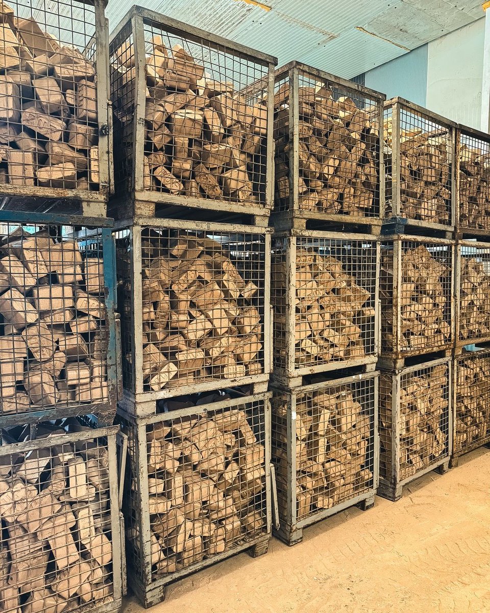 BudakKenzo's tweet photo. @LazaroInvestor @BrandonWealth Season firewood available $250 per cord https://t.co/cNycbgc7bt