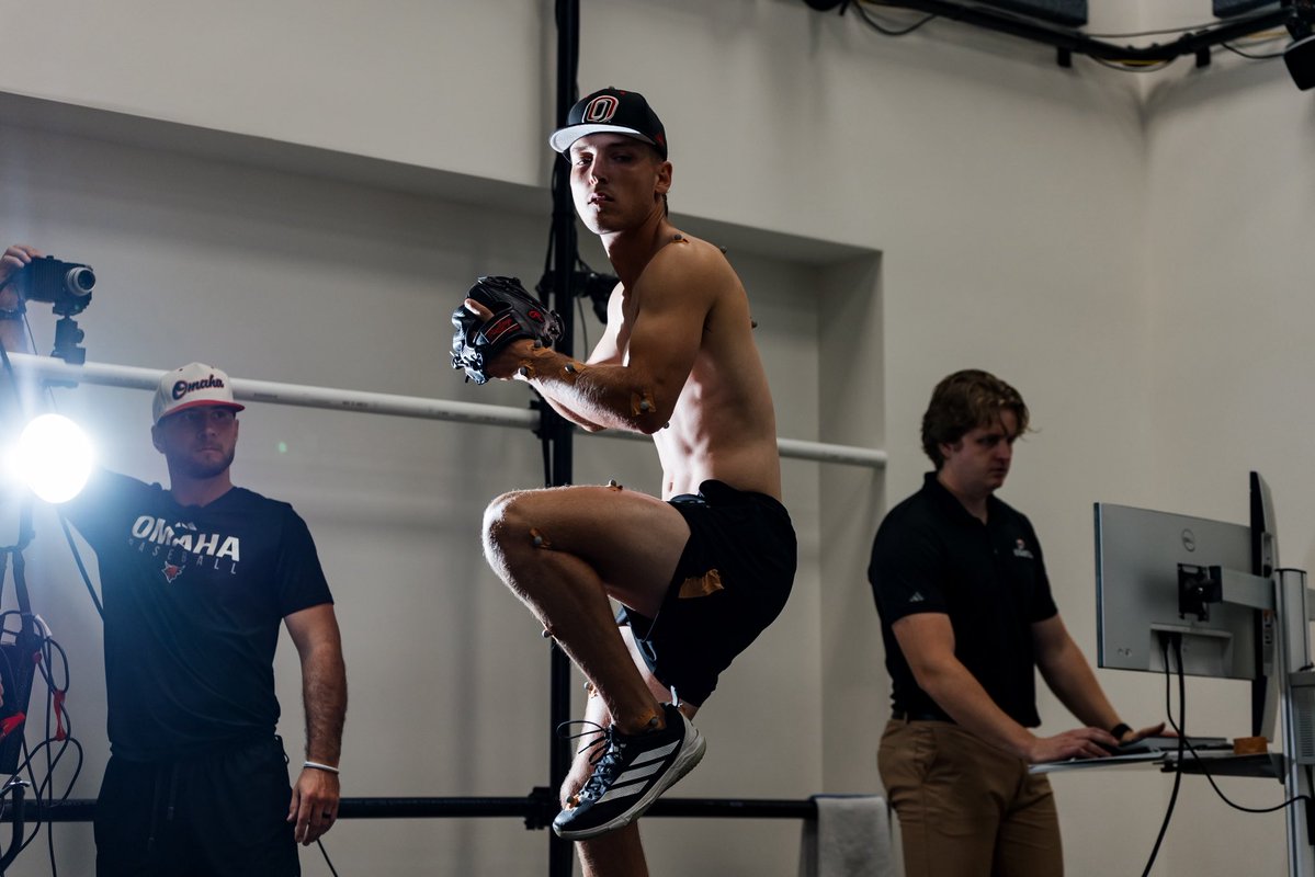 CoryWright20's tweet photo. Lab assessments going down! 🧪⚡️

Combining our state of the art pitching lab and elite team of biomechanists, our players are able to develop IN HOUSE with individualized data-driven processes. 

Development is a buzzword for most, not for the Mavs. 🐂📈

#EverythingCounts | #ElectricAvenue