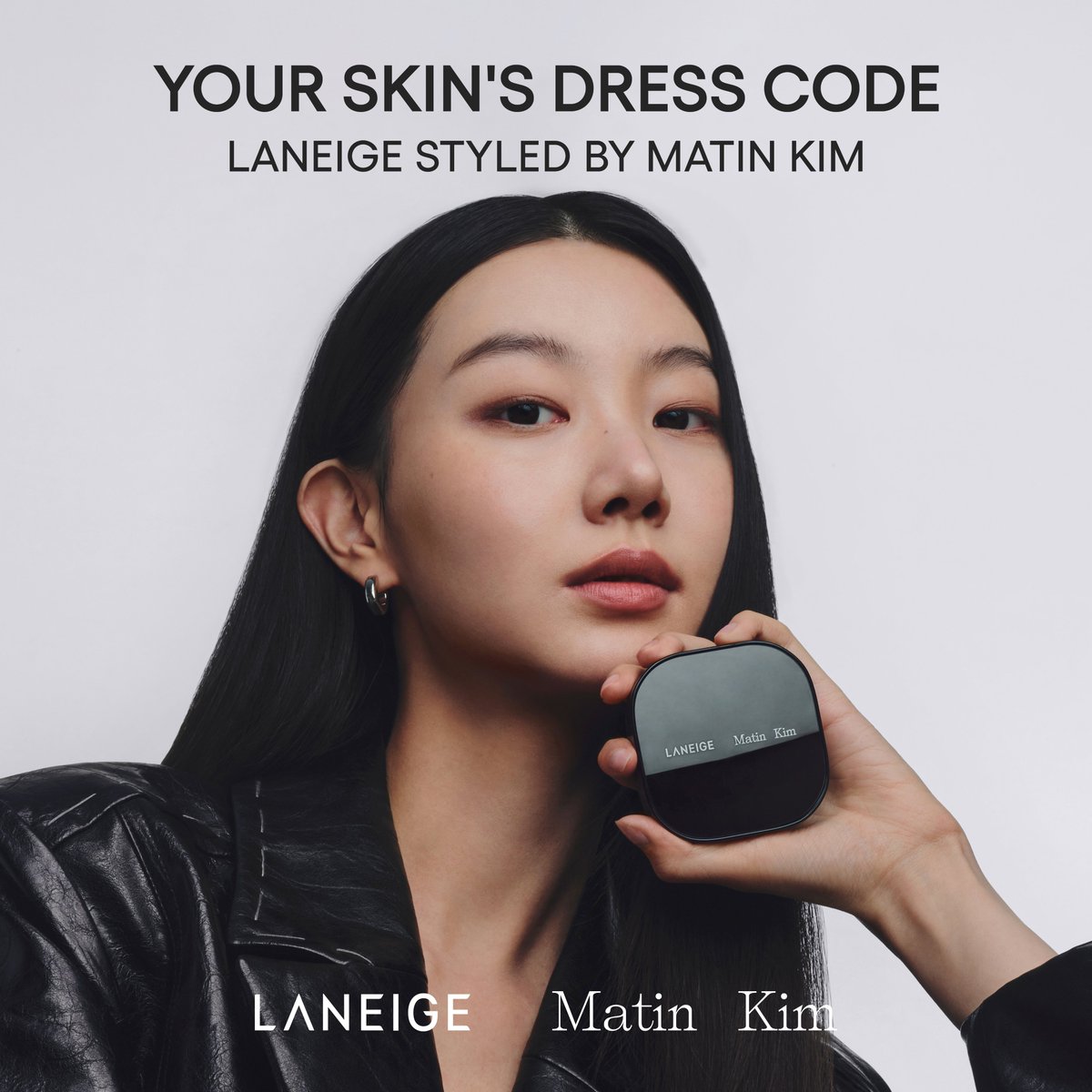 Amorepacific_JP's tweet photo. LANEIGE × Matin Kim コラボ登場🖤

アモーレパシフィックを代表するスキンケアブランド「LANEIGE（ラネージュ）」の今回のテーマは、「YOUR SKIN'S DRESS CODE」。
 スキンケアとファッションが融合した限定コレクションをお届けします。
pHや水分量で色が変わるリップ「モノチューン」や、Matin Kimらしいスタイリッシュな限定グッズも展開✨

9月1日より数量限定で順次発売。 コレクションの詳細は、プロフィールのリンク（プレスリリース）からチェック！ 
👉https://t.co/w0OdpP2pPo

#LANEIGE #ラネージュ #MatinKim #マーティンキム #限定コスメ #アモーレパシフィック #Amorepacific