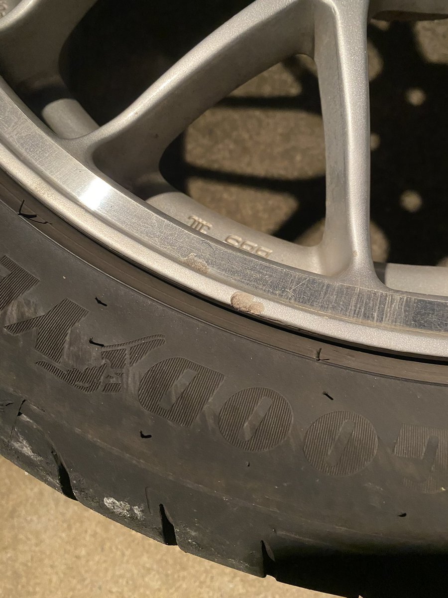Shiki_BG5's tweet photo. ホイール売りたし
BE/BH純正OP BBS RG345 17x7j 55  pcd100 5h
ガリキズあり
タイヤ:GOODYEAR EAGLE F1 ASYMMETRIC5 215/45R17 22年製造
溝:約4〜5mm
4本で5万手元希望ですm(__)m
レガシィ割、フォロワー割、お前誰やねん割増あり
埼玉県内か首都高パーキングで手渡し希望です
#ホイール売ります　#BBS https://t.co/M2tqLxK3d3