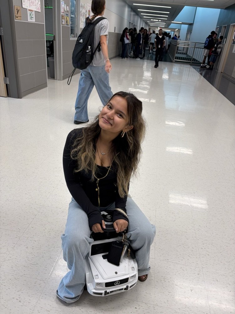 IowaColonyHS's tweet photo. 🎒🚫 HOCO SPIRIT WEEK: ANYTHING BUT A BACKPACK! Our students showed off their school spirit and creativity for Anything But a Backpack Day! We LOVE seeing our Pioneers get into the Homecoming spirit! #TrailBlazed https://t.co/dATzW7VQu1
