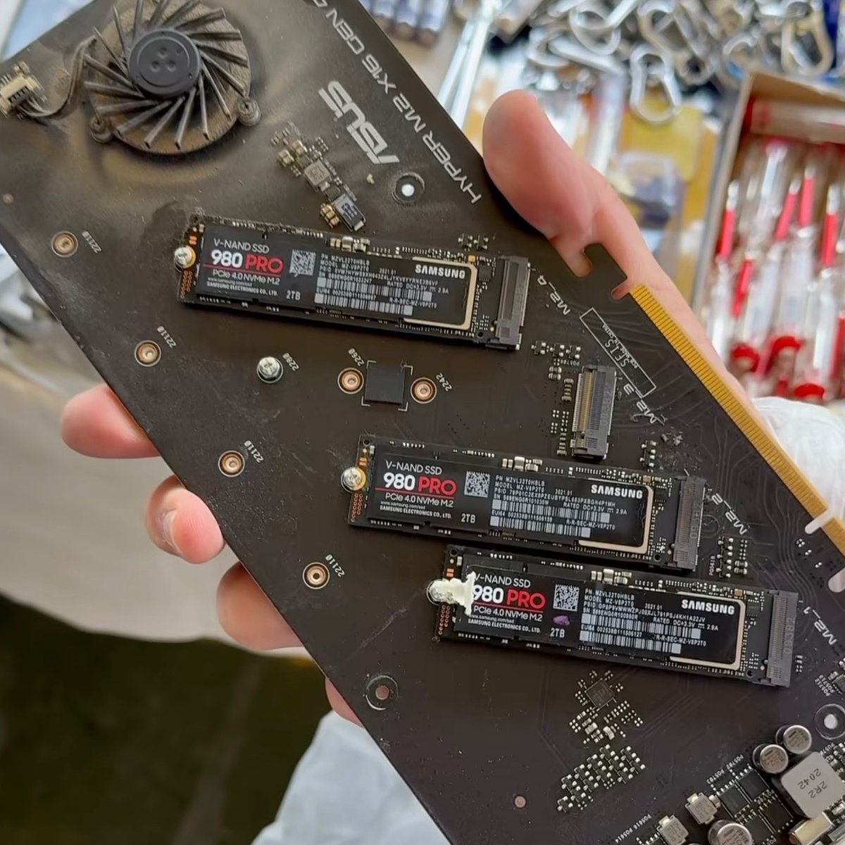 interesting_aIl's tweet photo. A man found $1,500 worth of Samsung SSDs inside a $30 PC expansion card he bought at a flea market https://t.co/MLOej7BVUB