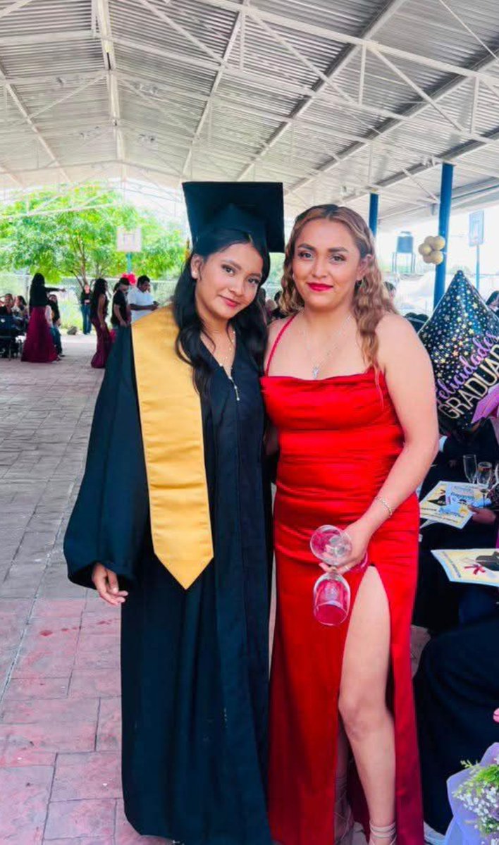 putitas_dh23's tweet photo. Madre e hija
#putas #morbopúblico https://t.co/G9divfExe5