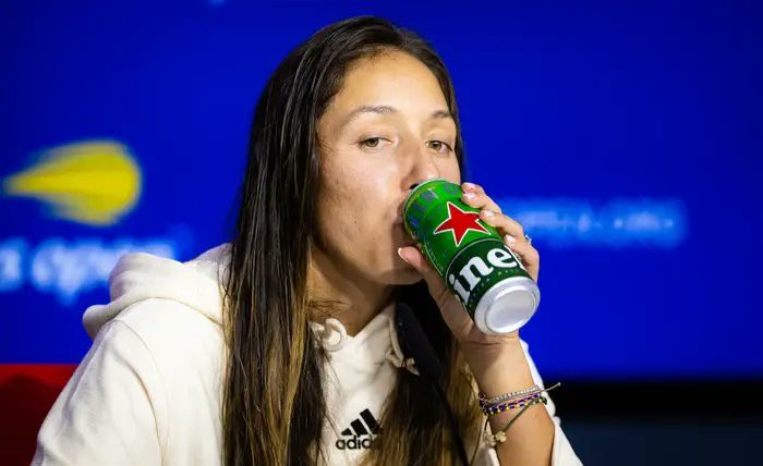 Lou__Mix's tweet photo. If pegula doesnt stop with the UE this will be her in like an hour 😭💀 https://t.co/OfiAfmhsyL