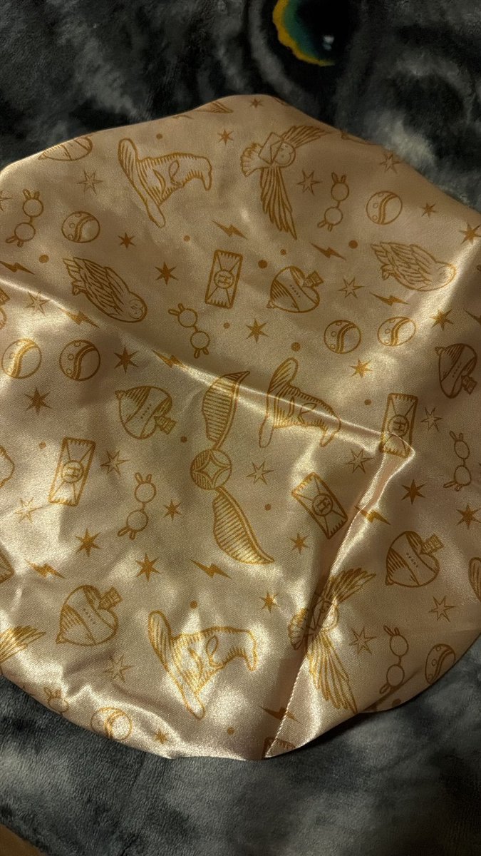 muddafukkah's tweet photo. I bought a Harry Potter bonnet yall https://t.co/jWLkKmkA41
