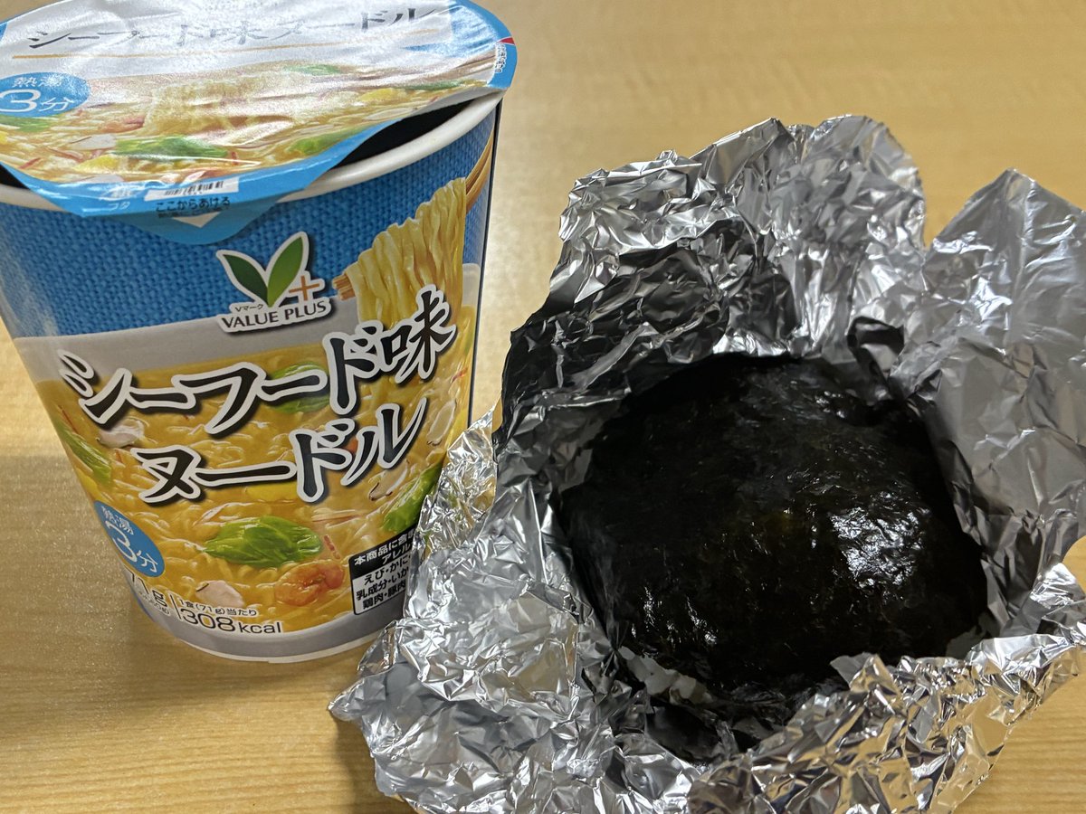kusahugu7's tweet photo. 🍙は全面を海苔で覆う派です🤤 https://t.co/334IOCF98z