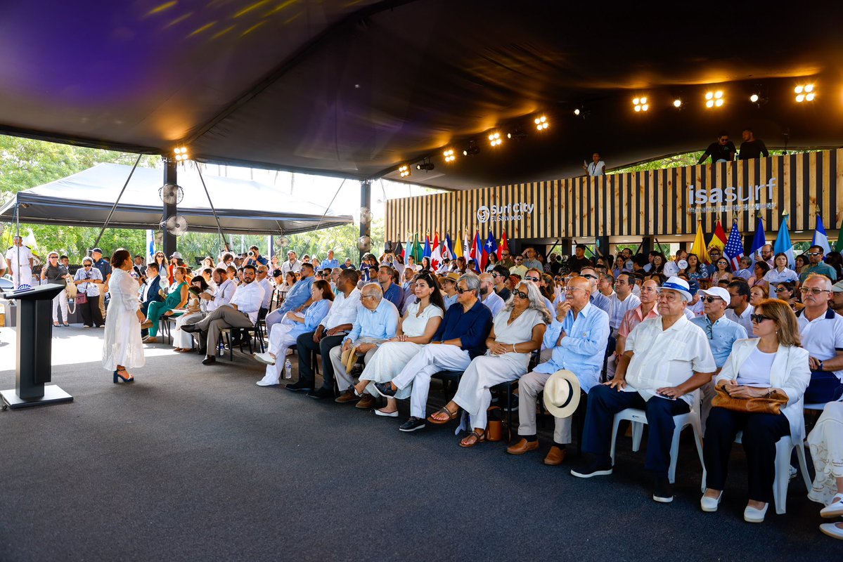TejidoSocialSv's tweet photo. 🇸🇻 🤝 | En el marco del #DíadelCooperante, participamos en la celebración organizada por la @AgenciaEsco y @cancilleriasv. 

Reconocemos y agradecemos la enorme labor que realizan los cooperantes y aliados estratégicos, cuyo compromiso ha permitido impulsar iniciativas que generan oportunidades y bienestar para las comunidades salvadoreñas. 

#TejidoSocial | #ElSalvador