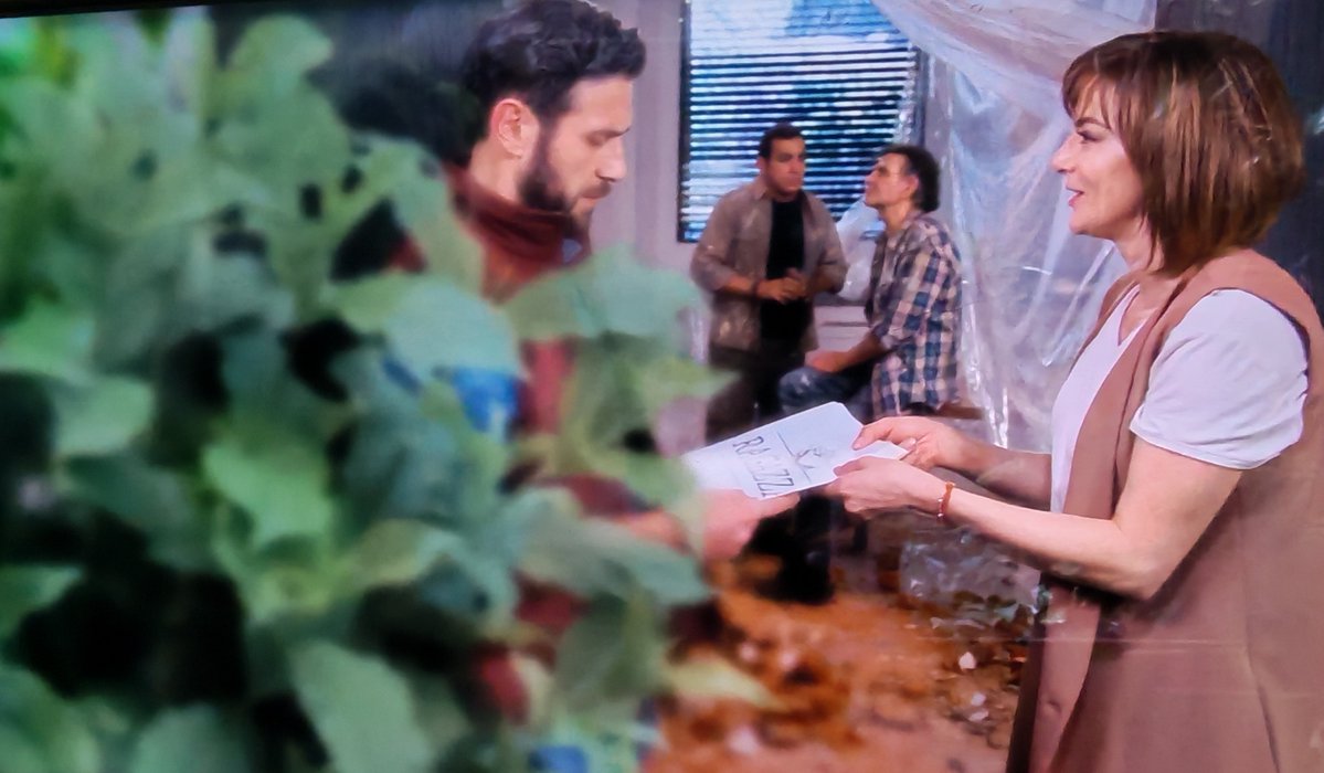soloojoss's tweet photo. "Es que no puedes ser más tierno, te lo juro" Raquel toda emocionada contandole a Santiago lo de los Banquetes 🥺🥺💖 #CETRewatch #CaerEnTentación https://t.co/2oXZlC0yBj