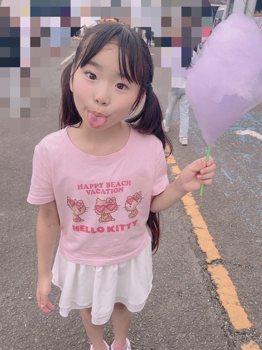 MqwSdavORdv7zpF's tweet photo. #思わず我慢できなくなっちゃうロリ4枚貼る

今回は舌出し編

みんな魅力的で可愛いです！ https://t.co/CxQVpraw44