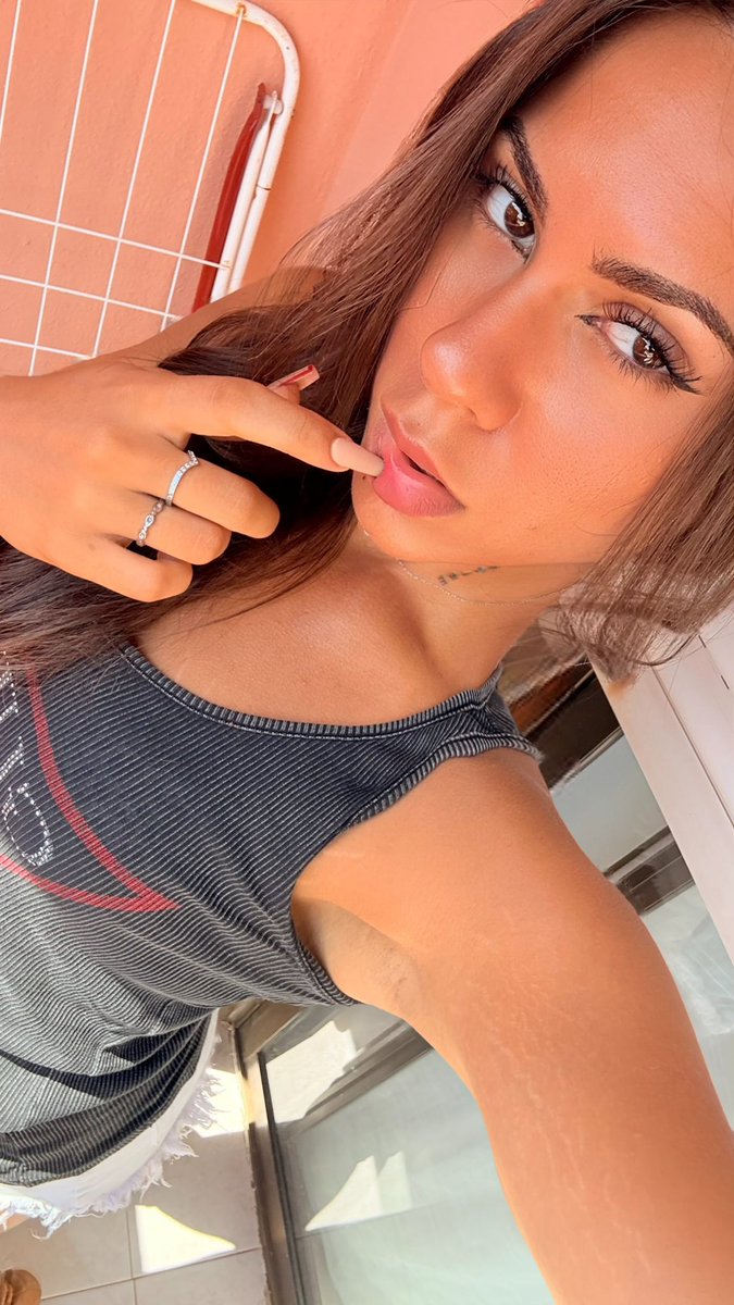 Cattykitkat2's tweet photo. Dame las buenas noches perrito💋💸🔥 

#findom #paypiggys #femdom #sumiso https://t.co/LAW8aqKKyR