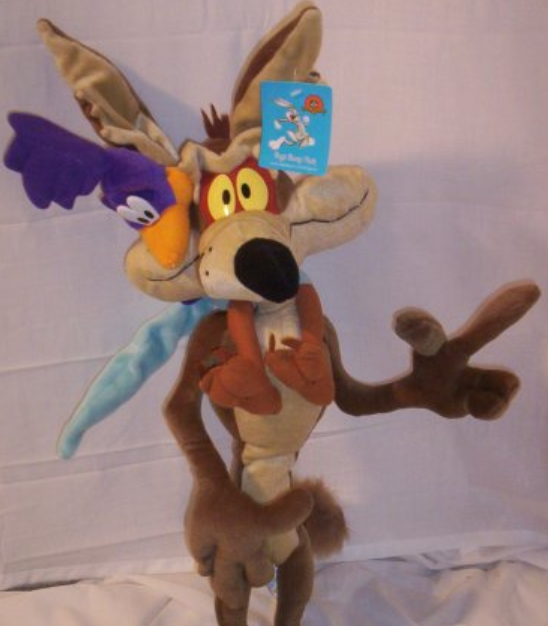 schumisnoopy's tweet photo. this plush is so cute with roadrunner on his shoulders https://t.co/9PD8cQznQN