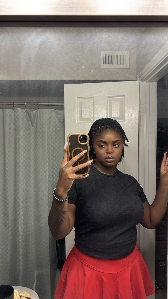 BasicallyDeja tweet picture