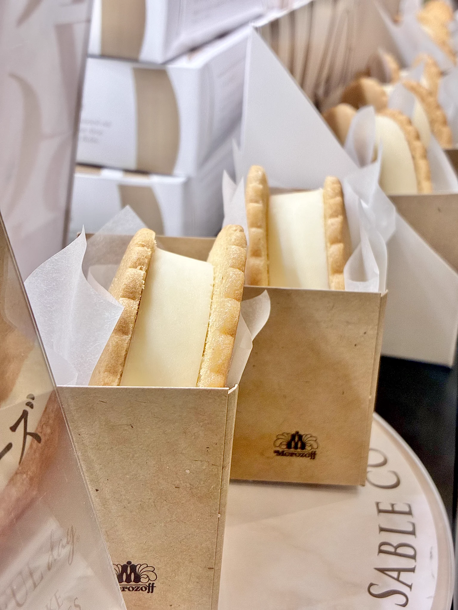 レア本】Sophie Harris-Taylor / Milk ※100部限定 小田急百貨店 町田店