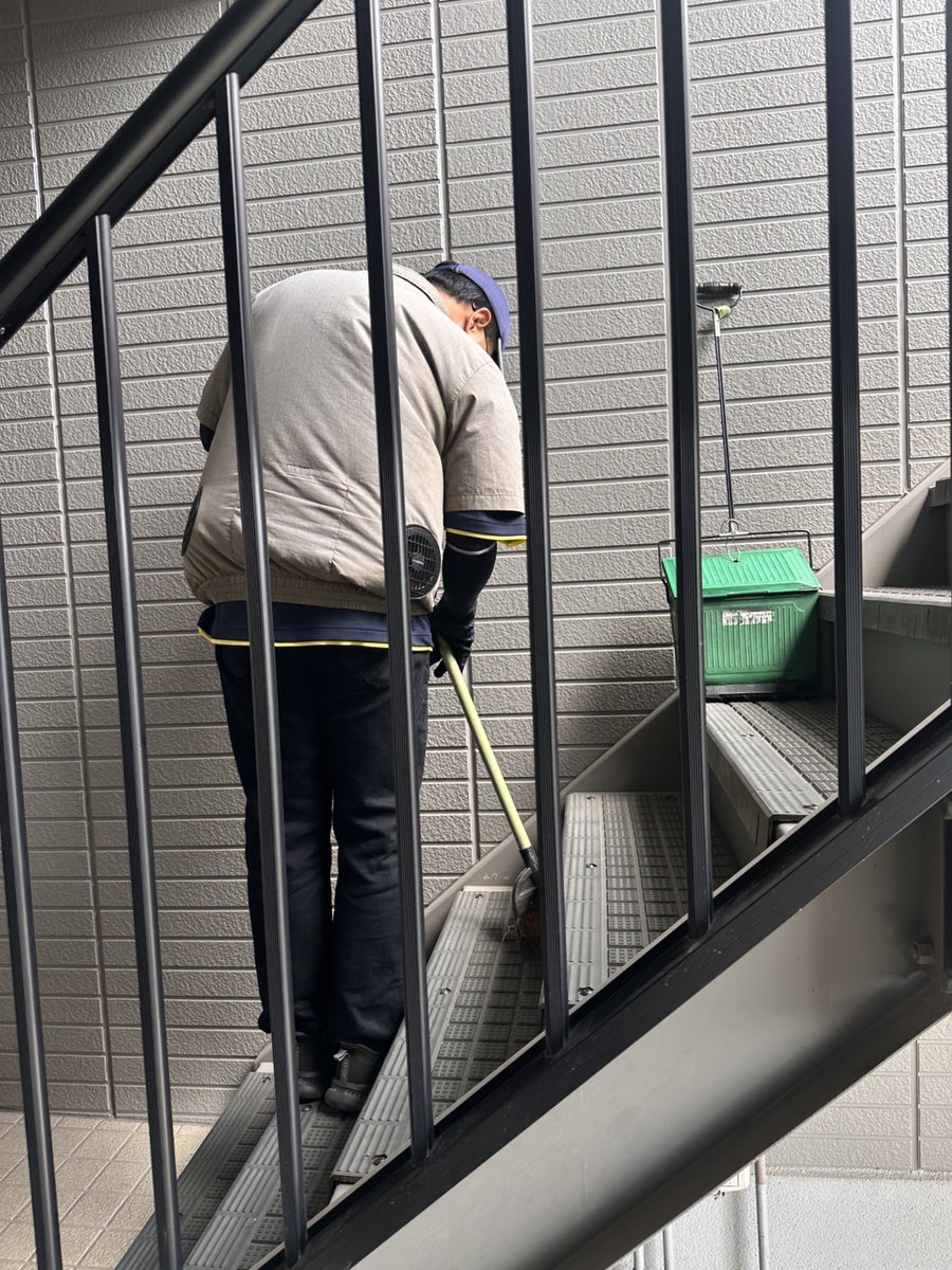 akiwa_kai's tweet photo. セサミ・みやざきです('◇')ゞ
B型のスタッフさんの作業現場を
突撃してきました( *´艸｀)
暑い中、黙々と作業に打ち込む姿は
頭が下がりますね<m(__)m>
住人さんも気持ちよく生活出来ている
はずです！本日もお疲れ様でした。
#宮崎市　
#生活介護　
#就労継続支援B型　
#工賃向上 https://t.co/HMJ0Ixcelp