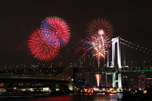 tlife_hd's tweet photo. ／
東京湾大華火祭 ツアー🎆
＼

11年ぶりの開催！シンフォニークルーズやレストランで食を楽しみながら、華やかな花火を優雅に鑑賞🎇
ツアーでは、観覧チケットがなくてもお楽しみいただけます✨

▼特集はこちら▼
https://t.co/temVVuSwe6

#東京湾大華火祭 #花火大会 https://t.co/RMlqlW5Xj1