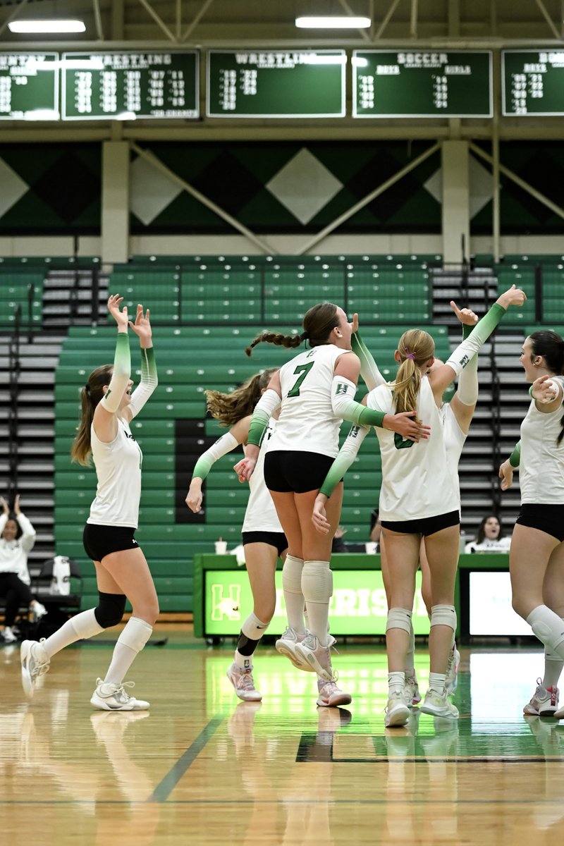 harrisonvball's tweet photo. WILDCATS WIN VS Talawanda! ๐๐ค๐
#ThinkBig #FindYourGreatness https://t.co/LLpjNWp3nj