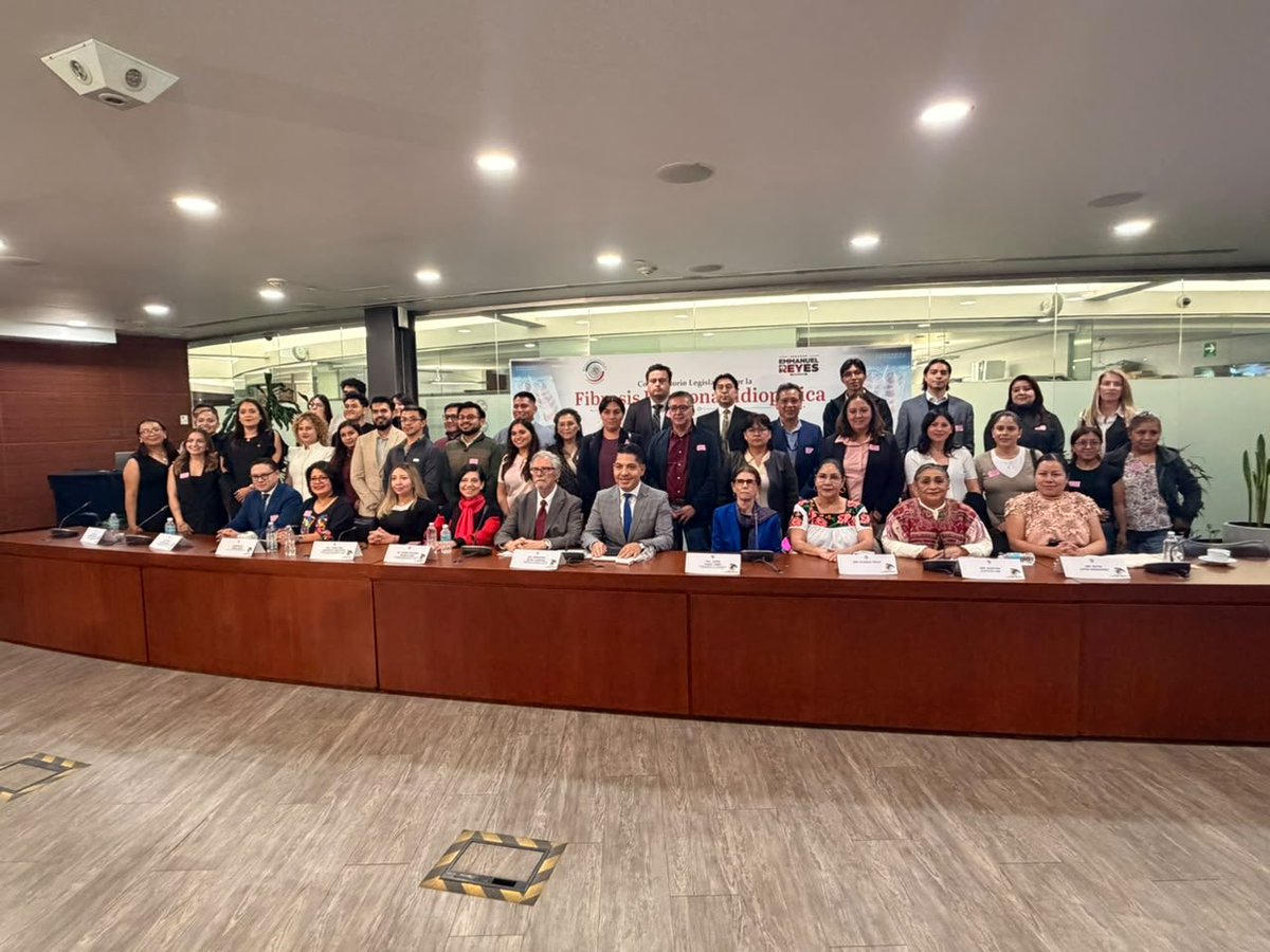 MartinaKantun's tweet photo. En el Día Mundial de la Fibrosis Pulmonar Idiopática, estuve presente en el conversatorio del @senadomexicano junto a especialistas, organizaciones y pacientes.

Destaco la presencia de la Dra. Annie Pardo Cemo y agradezco al senador @EmmanuelReyesC por la invitación. https://t.co/S7ZrUAWo4h