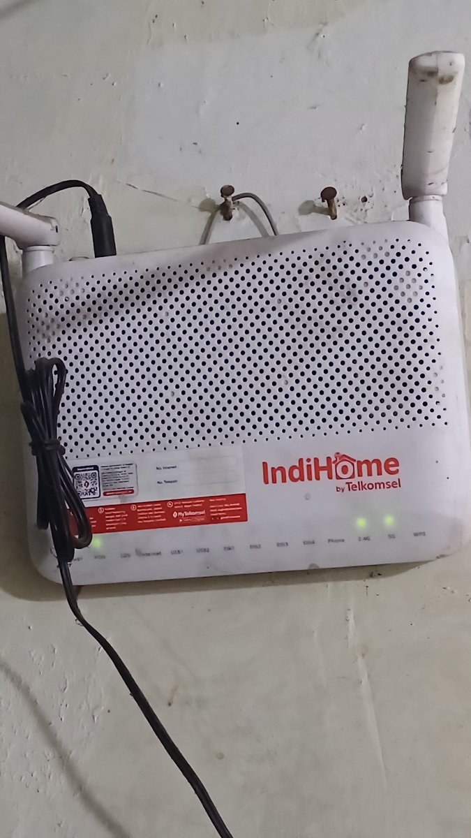 ceyidra's tweet photo. @IndiHome @IndiHomeCare ini gimana min dari semalem gabisa, di cek kabel kirain ada yang putus tp aman aman ae, udah di restart berkali kali tetep ae gini https://t.co/cVM9sH1gHg