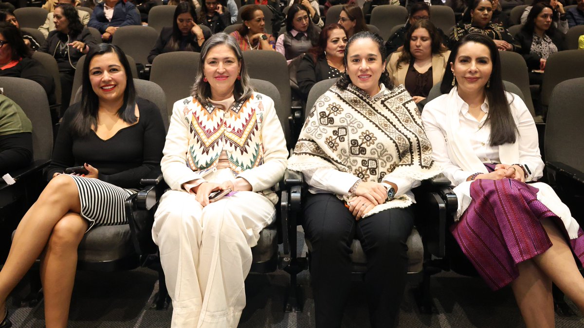 TeemOficial's tweet photo. En este espacio de diálogo, estuvieron presentes la Consejera Presidenta del IEEM, Dra. @pulido_amalia, las Magistradas Integrantes del Pleno del #TEEM, Dra. @PatriciaTovarP, y Mtra. Selene G. López Espinosa; así como quienes encabezan las Consejerías del #IEEM. https://t.co/kT773RnSCu