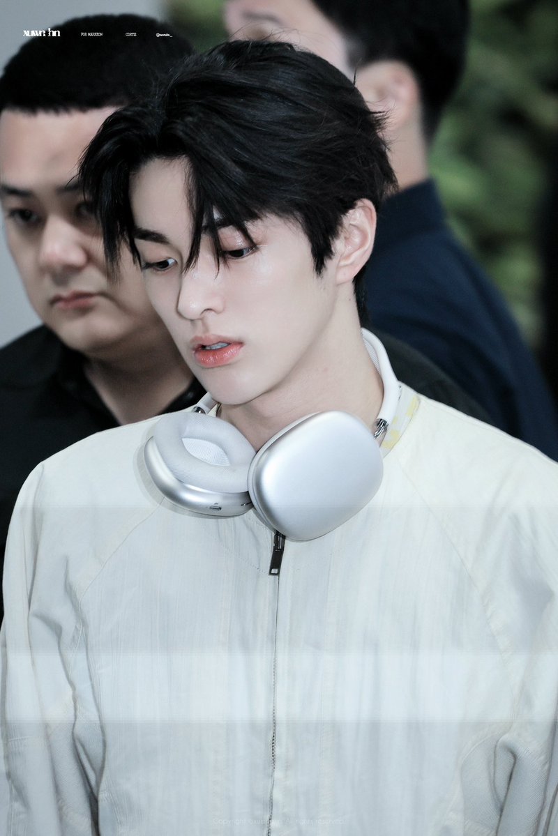 keonhoimupp's tweet photo. gue bener-bener bersyukur masih hidup di era ini dan bisa liat orang seunreal keonho. kayaknya tuhan lagi bahagia pas nyiptain dia deh, soalnya CAKEPNYA GAK MASUK AKAL BANGET ANJIRRRR https://t.co/jXfWCUcZzG