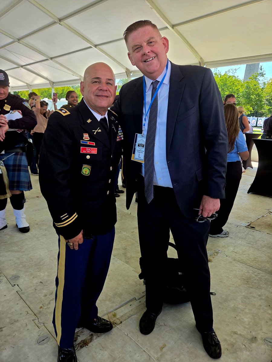 ReporterMcCabe's tweet photo. It was so awesome to meet up with retired Army Reserve Lt. Col. Juan Diaz today at the Sept. 11 commemoration today at the White House Ellipses. He was my HHD commander  and I was one of his public affairs NCO’s. https://t.co/znTAbrnfX3