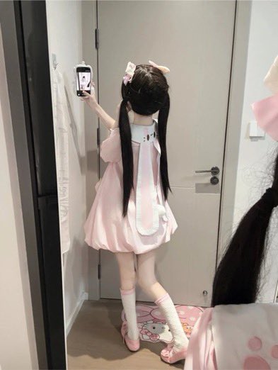 rebekah32tt1's tweet photo. 开始上供哦！！

有人想锐评一下我自己15岁的福吗？

赶紧看，我要删了❤️ https://t.co/dVKU5toZce