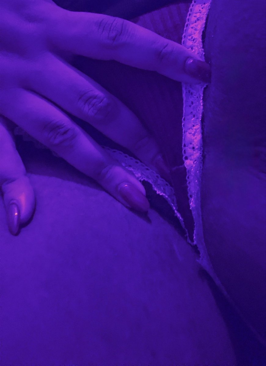 Angelichorr0r's tweet photo. Angel’s #nsfwtwt intro 🪽

🖤 MDNI — no age = blocked

𓆩♡𓆪 21 | 🇬🇧 UK | She/Her
𓆩♡𓆪 Bisexual
𓆩♡𓆪 Switch — Domme Lean
𓆩♡𓆪 Soft &amp; Cruel 🖤
𓆩♡𓆪 Concept Writer &amp; VNs
𓆩♡𓆪 Soft &amp; Hard Kinks

Sub side: @YourRuinedAngel ♡

♡ / ↻ to be moots https://t.co/Ge7hnzwaeR