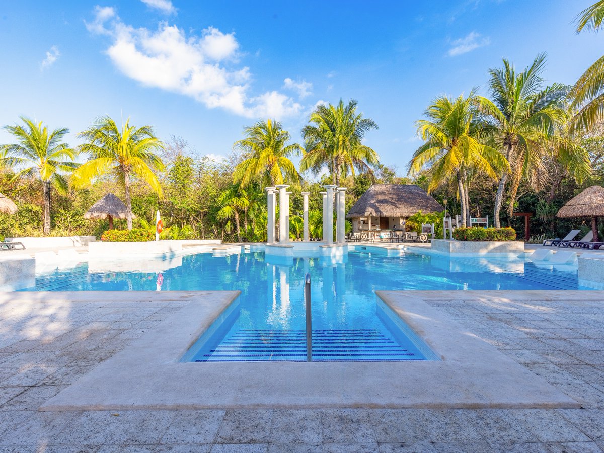DestifyWeddings's tweet photo. This week, we’re spotlighting Grand Palladium Select White Sand in Riviera Maya! 🏖️

From the beach and pools to dining, activities, and wedding celebrations, there’s much explore at this all-inclusive resort.

Follow along for more this week!

#Destify #GrandPalladiumWhiteSand https://t.co/62Cks8P6Y7