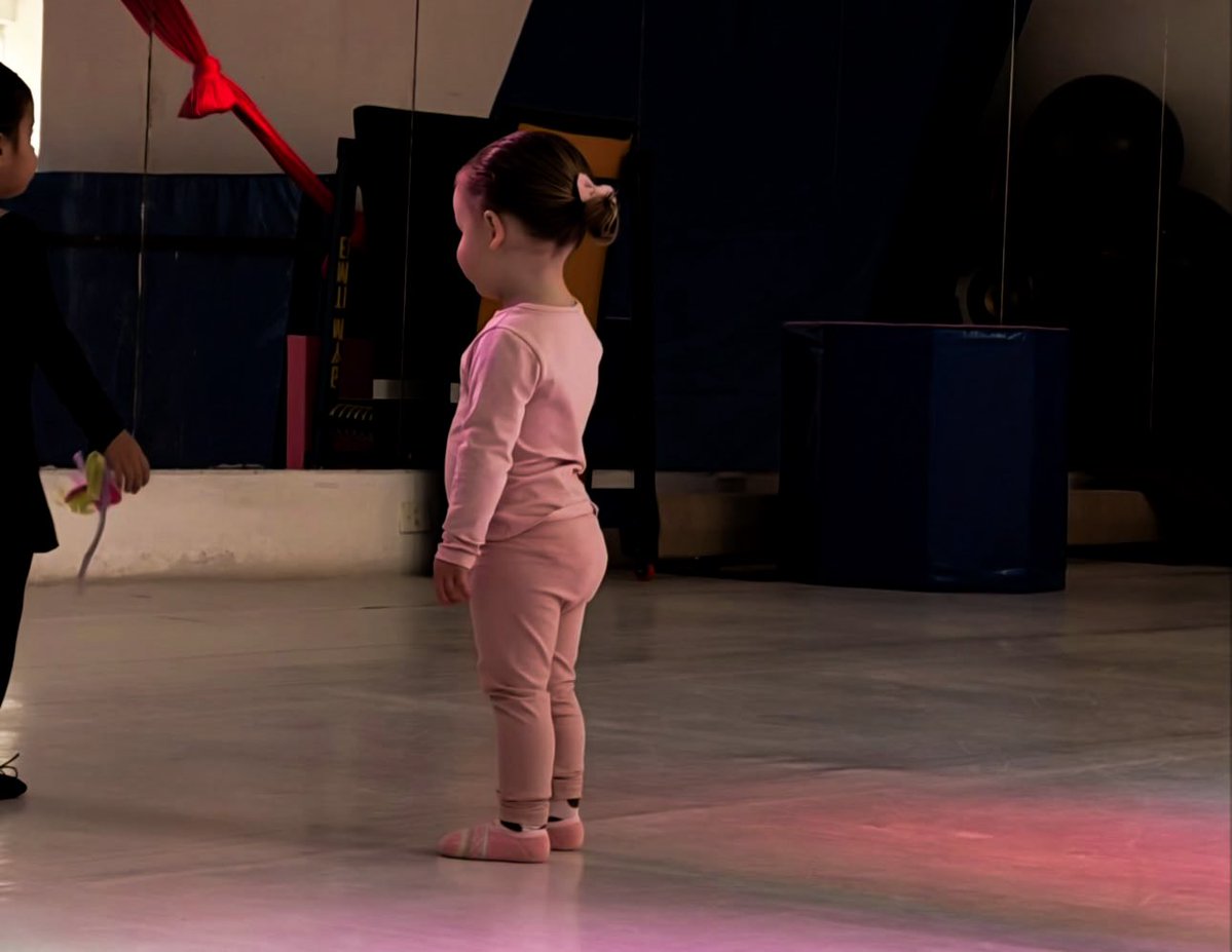lvierosw's tweet photo. [ b a i l a r i n a ]

Todo mundo tem
Um primeiro namorado
Só a bailarina que não tem https://t.co/GEz2FrpMB5