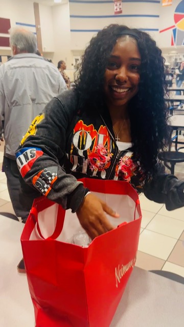 SpringISD_FACE's tweet photo. A big THANK YOU to the @neimanmarcus team for your generous donation! Your thoughtfulness brought smiles and reminded our educators @BMSPatriots just how much they are valued and appreciated. We are grateful for your partnership &amp; support of our @SpringISD family! https://t.co/pk9RX9bOWh