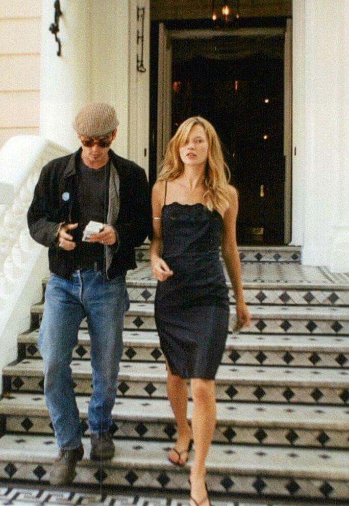 welcome_jpeg's tweet photo. kate moss &amp; johnny depp https://t.co/rFACwj1bry