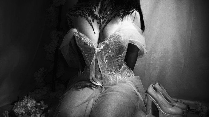 muertierz's tweet photo. 𝐶onheça-me.

— 𝑁ome: Éris.
— 𝐴ltura: 1,67.
— 𝐼dade: 32 Anos.
— 𝑆igno: Escorpião.
— 𝐸stado civil: Solteira.
— 𝐸stação favorita: Inverno.
— 𝐶or favorita: Preto. https://t.co/GNgnFwr8Ma