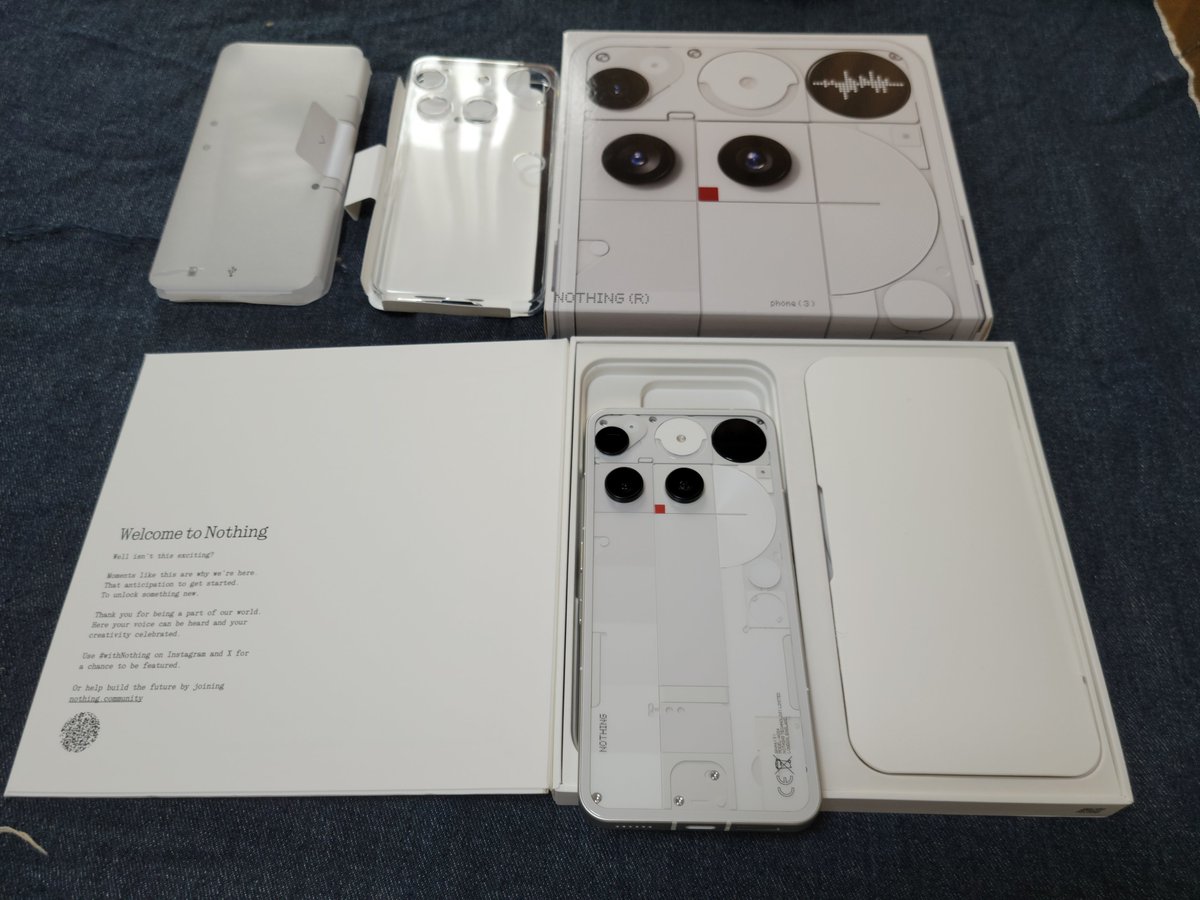 team1977m's tweet photo. 久しぶりにスマホ買った
Nothing Phone 3

なかなか美しい https://t.co/MyieGxrsRb