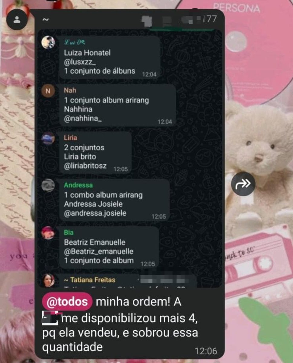 hwetch0's tweet photo. Sobre os álbuns Arirang e Maxident, nem vou me alongar tanto, porque você mesma acabou se entregando no momento em que resolveu postar aquele comprovante na comunidade, enquanto ainda estava lá. Agora você ficou com medo, saiu da comunidade e começou a bloquear os seus joiners, mas vamos ao ponto.

Eu tenho o print onde você anuncia esses álbuns através da sua antiga/atual proxy. Essa mesma proxy me informou que nunca anunciou álbum nenhum para você e nunca lhe ofereceu álbum algum, até porque ela não trabalha com venda. Seja photocard, álbum ou qualquer outro tipo de item, o trabalho dela é exclusivamente com redirecionamento. Ela compra e envia, não vende.